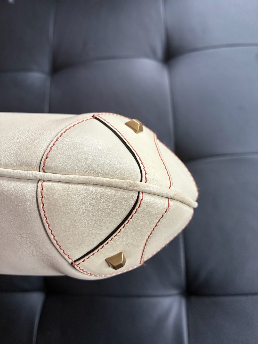 Gucci Cream Leather Jackie Nailhead Shoulder Bag with Gold Hardware - Picture 4 of 9